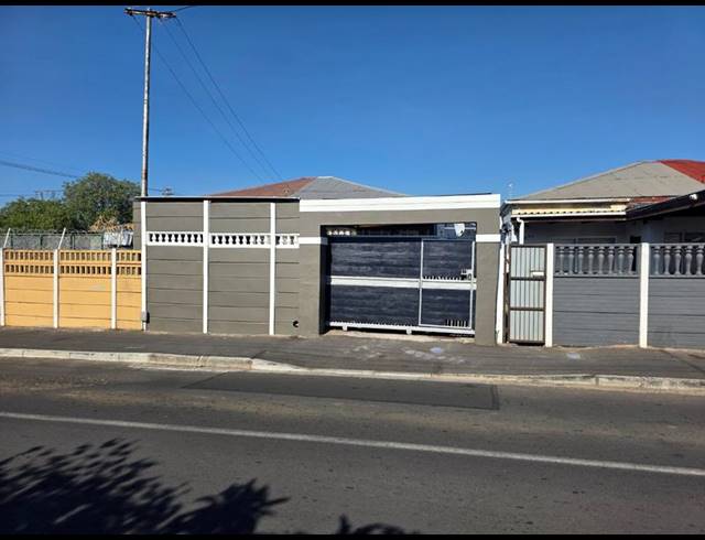 2 BEDROOM HOUSE FOR SALE IN PAROW CENTRAL